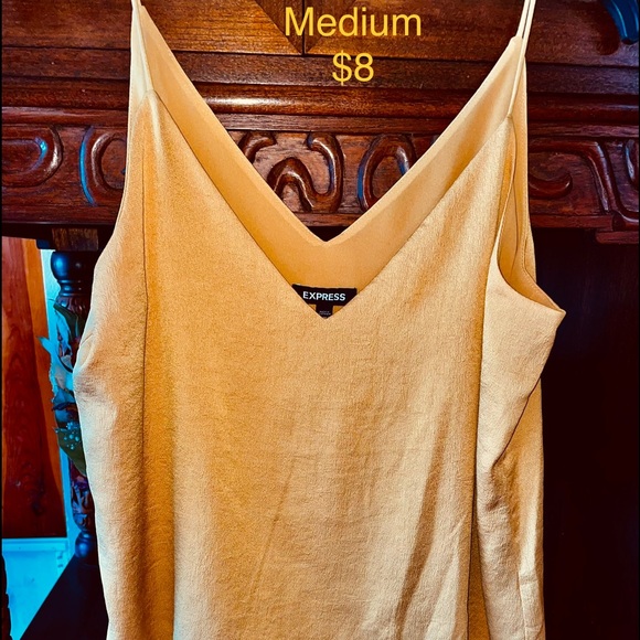 Women’s Tops - Picture 8 of 10